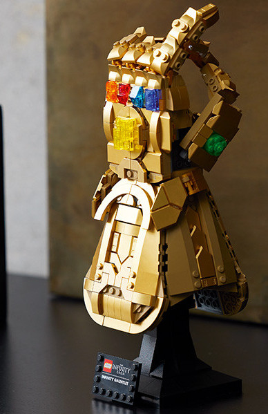 Infinity Gauntlet snap pose